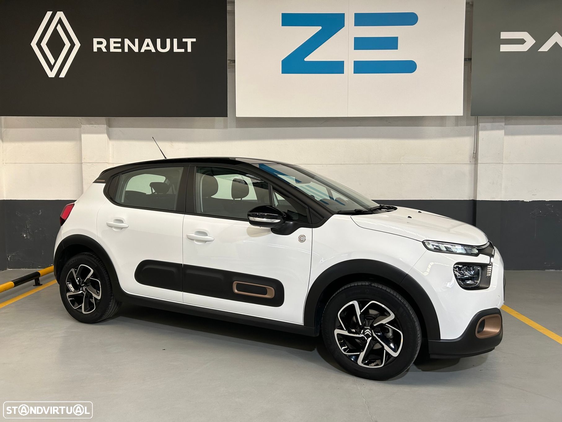 Citroën C3 1.2 PureTech C-Series - 1