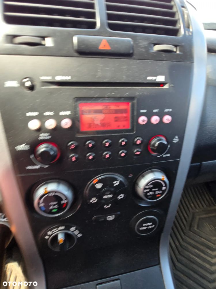 Suzuki Grand Vitara 1.9 DDiS Comfort - 19