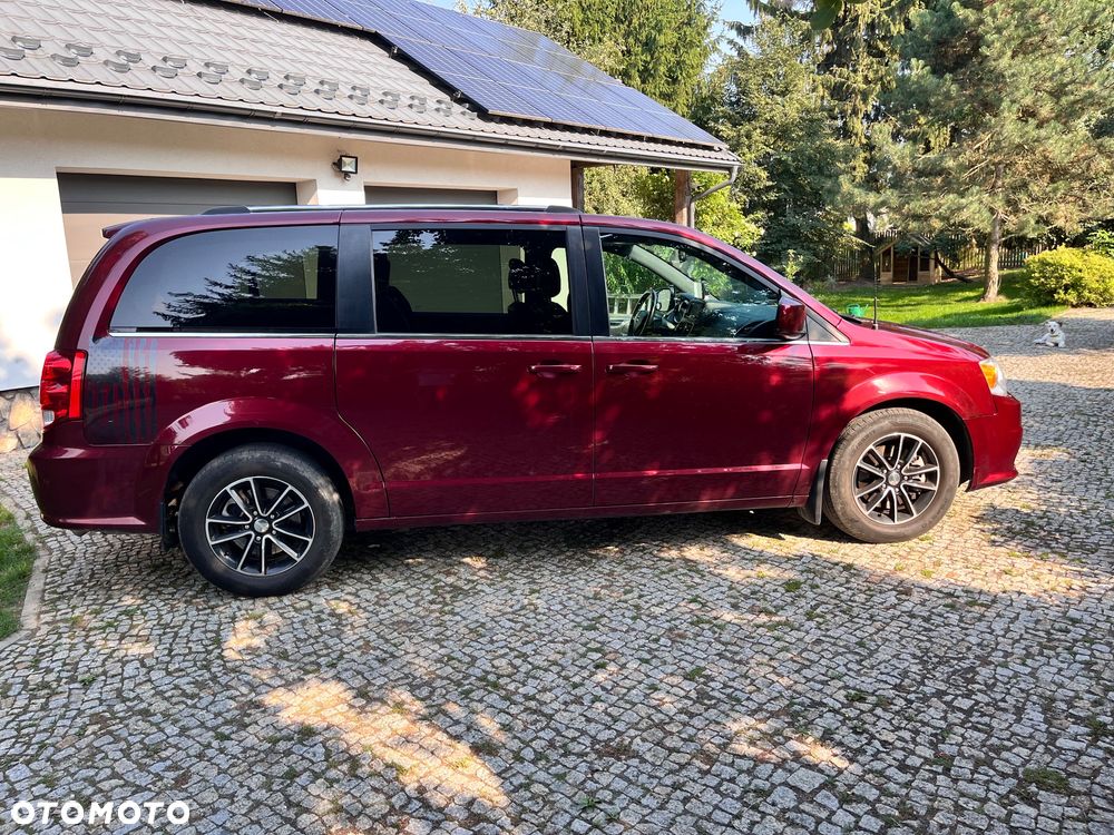 Dodge Grand Caravan - 4