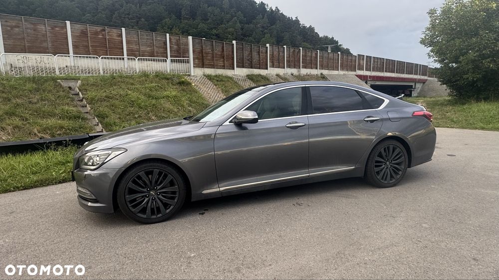 Hyundai Genesis - 2