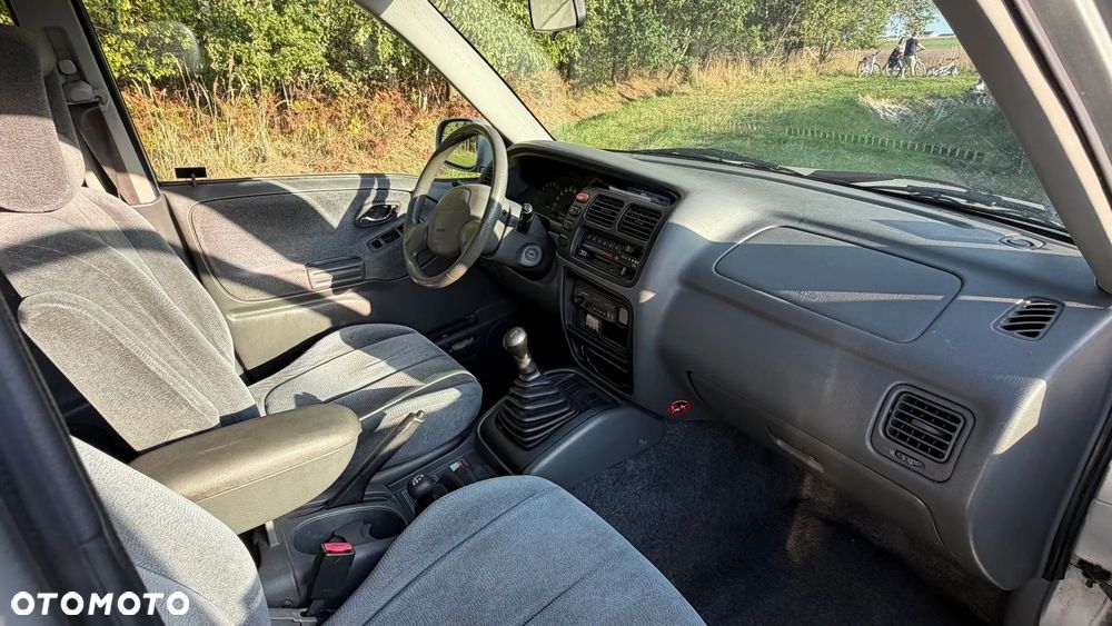 Suzuki Grand Vitara 2.7 V6 - 12
