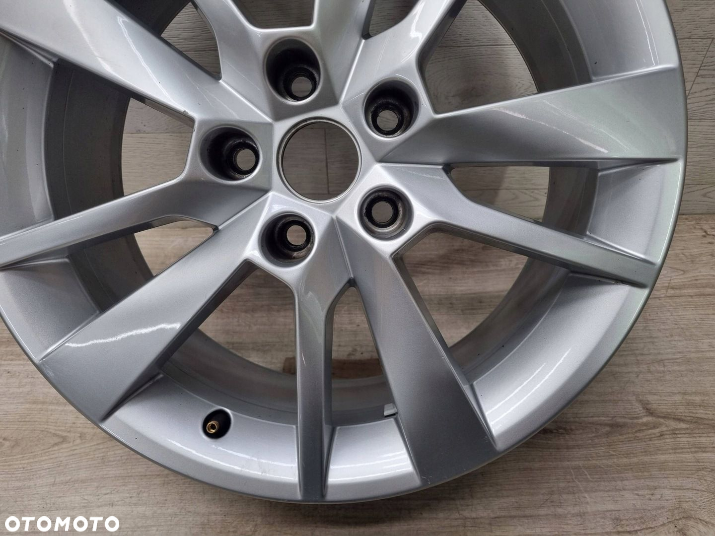 Felga Skoda Octavia Mk3 5E 7Jx17H2 Et49 5x112 5E0601025BG - 7