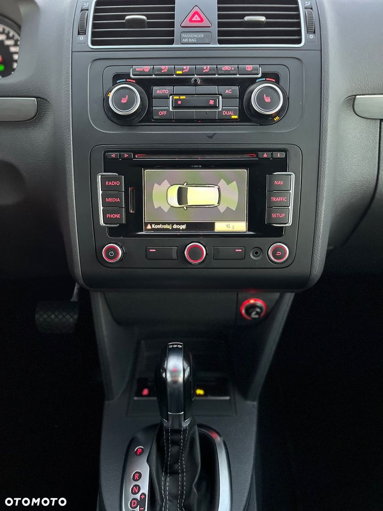 Volkswagen Touran 2.0 TDI DPF BlueMotion Technology DSG STYLE - 36