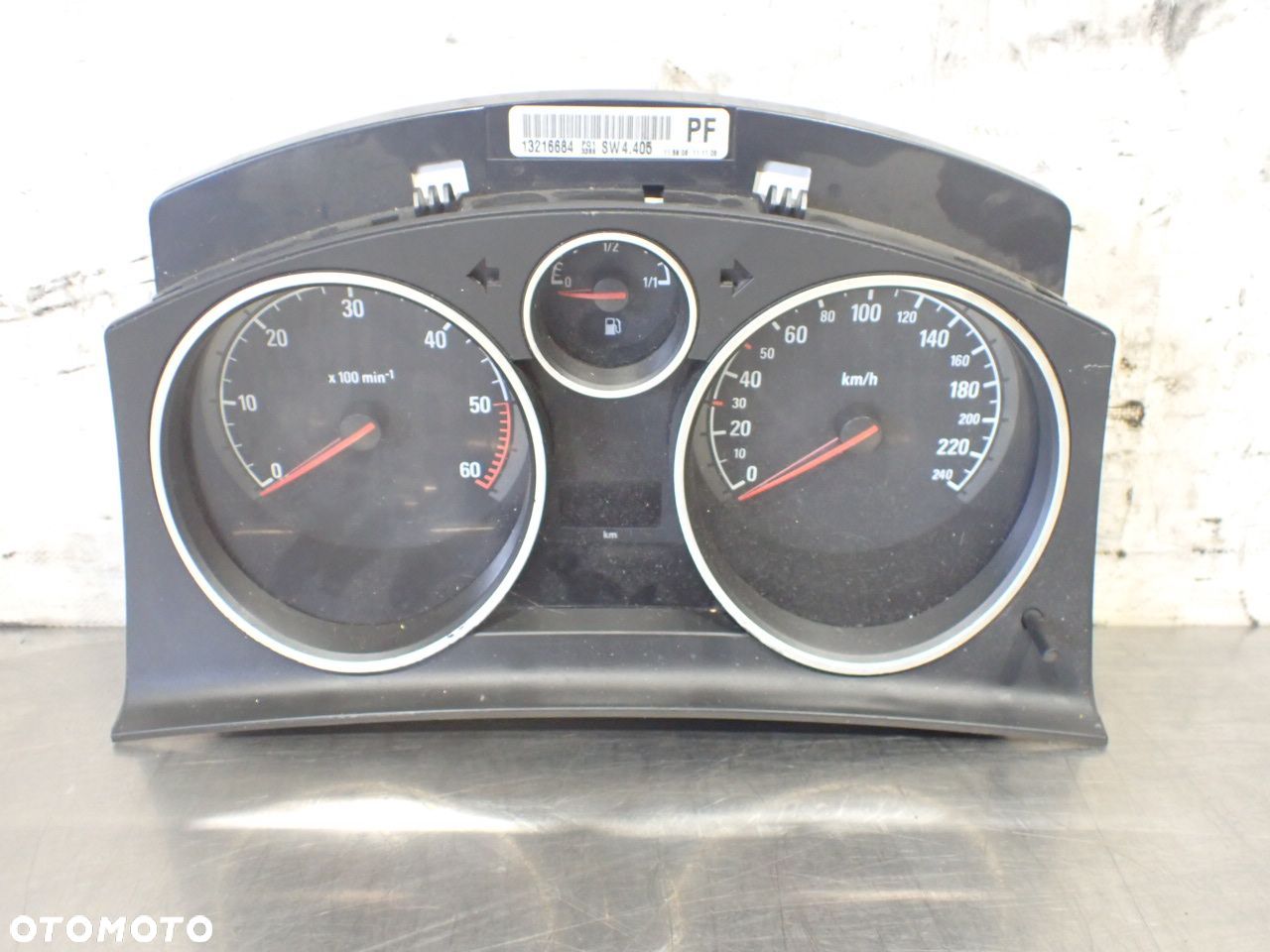 LICZNIK OPEL ZAFIRA B 1.9 13216684 - 1