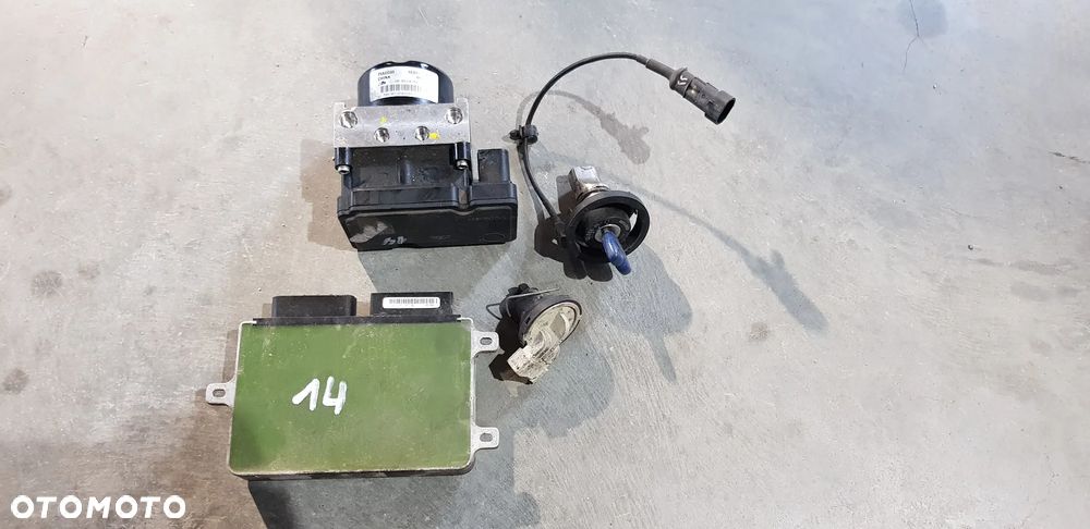 Piaggio Vespa GTS 125 Stacyjka Kluczyk Moduł Immobilizer  Pompa ABS - 1