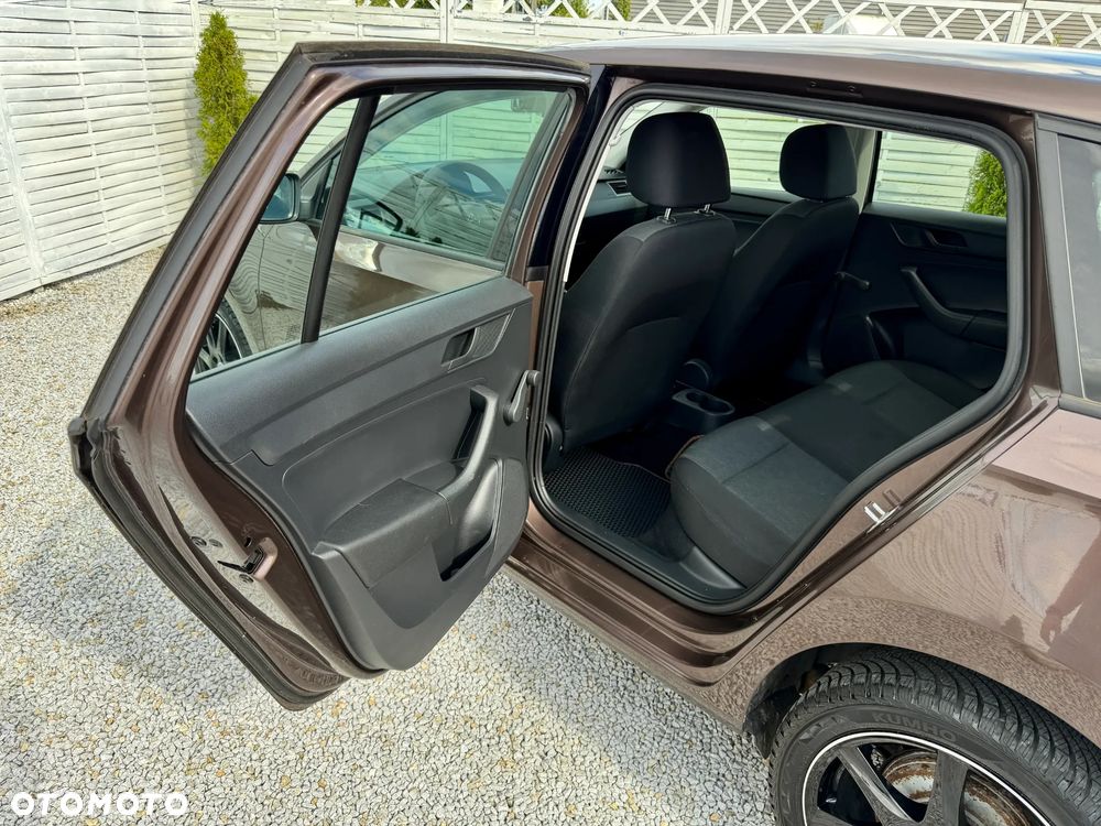 Skoda RAPID 1.2 TSI Style - 33