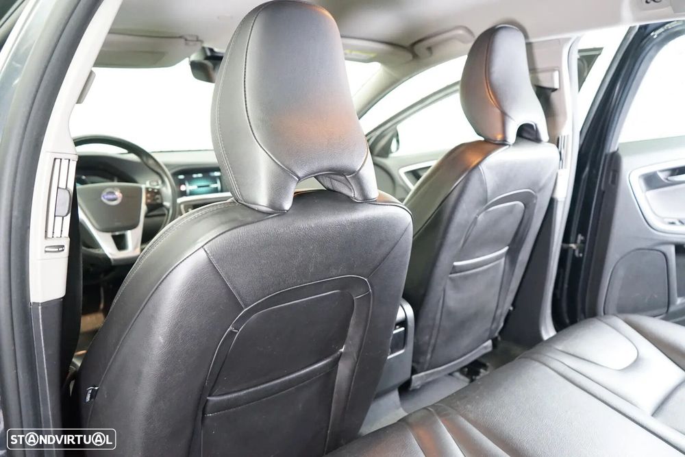 Volvo V60 2.4 D6 Momentum AWD Phev - 35