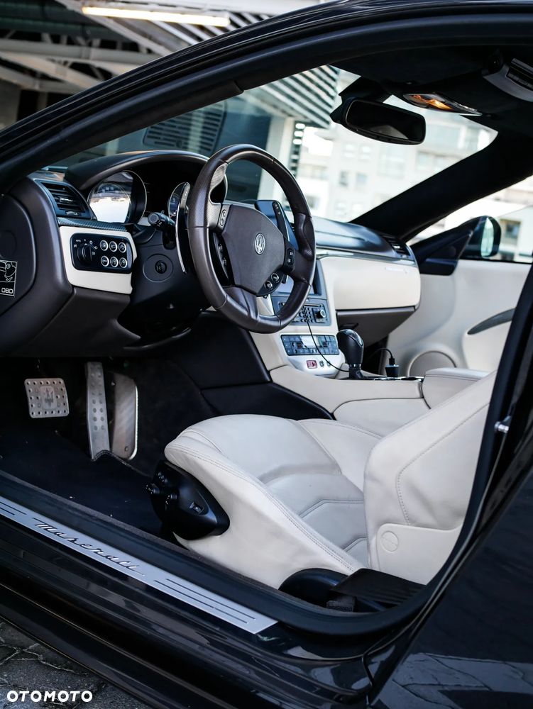 Maserati GranTurismo S Automat - 18
