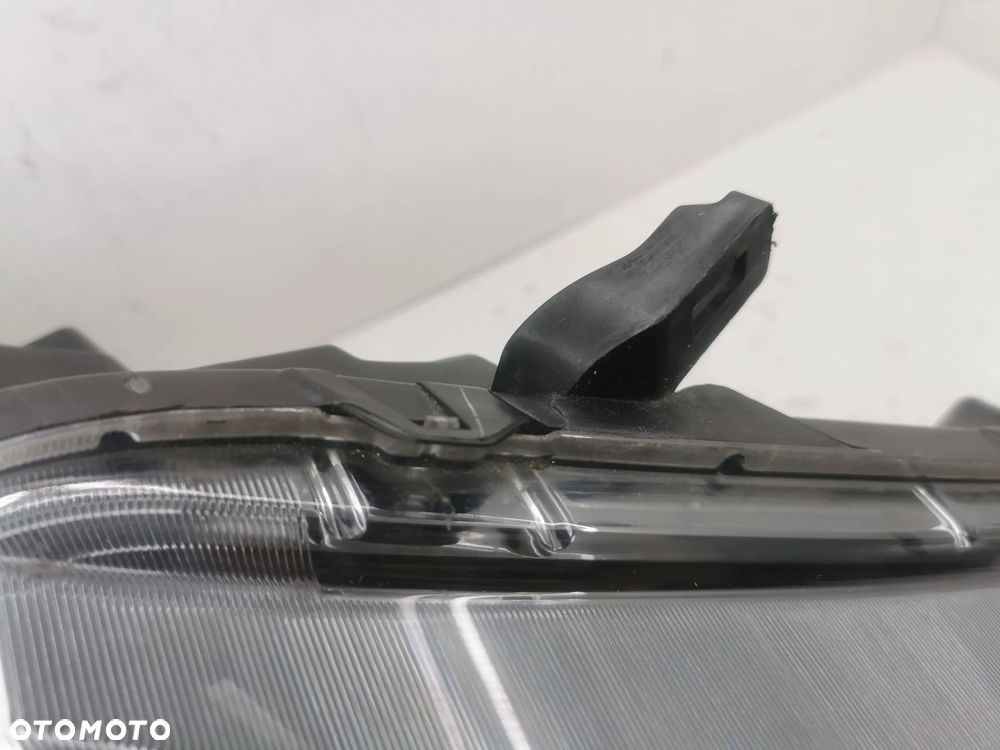 Lampa przednia prawa Nissan Qashqai J11 - 4