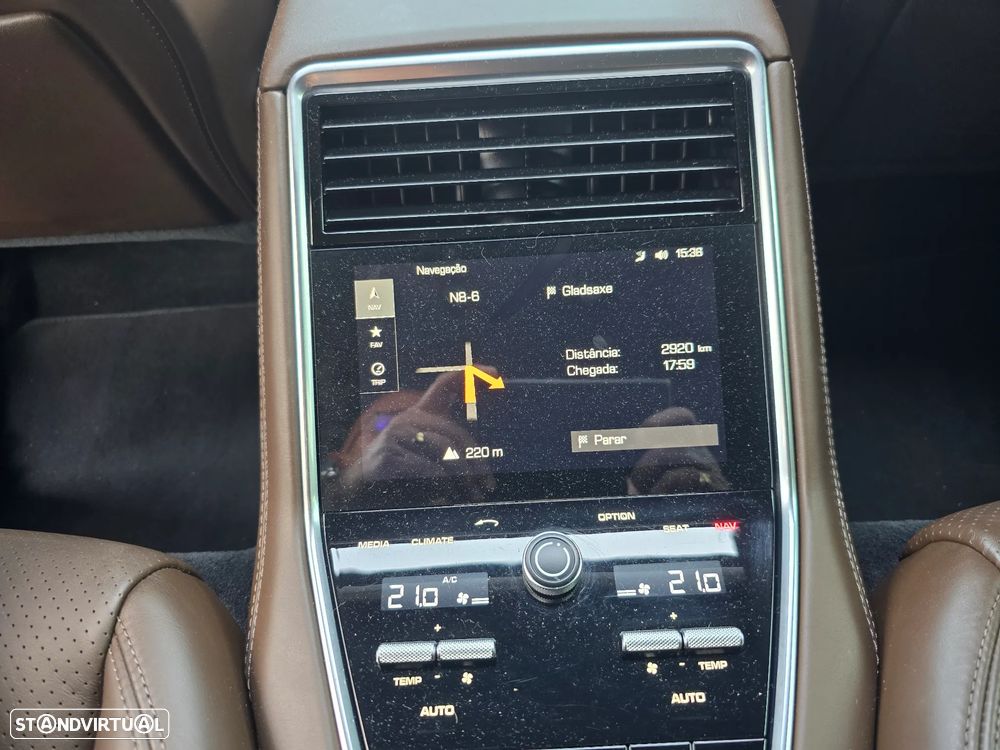 Porsche Panamera 4 E-Hybrid - 16