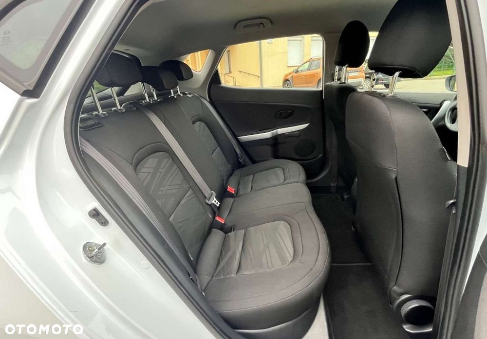 Kia Ceed - 11