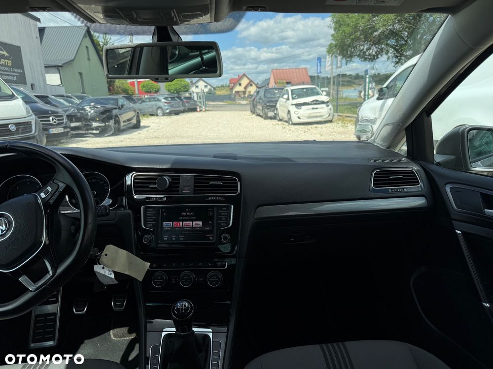 Volkswagen Golf - 11