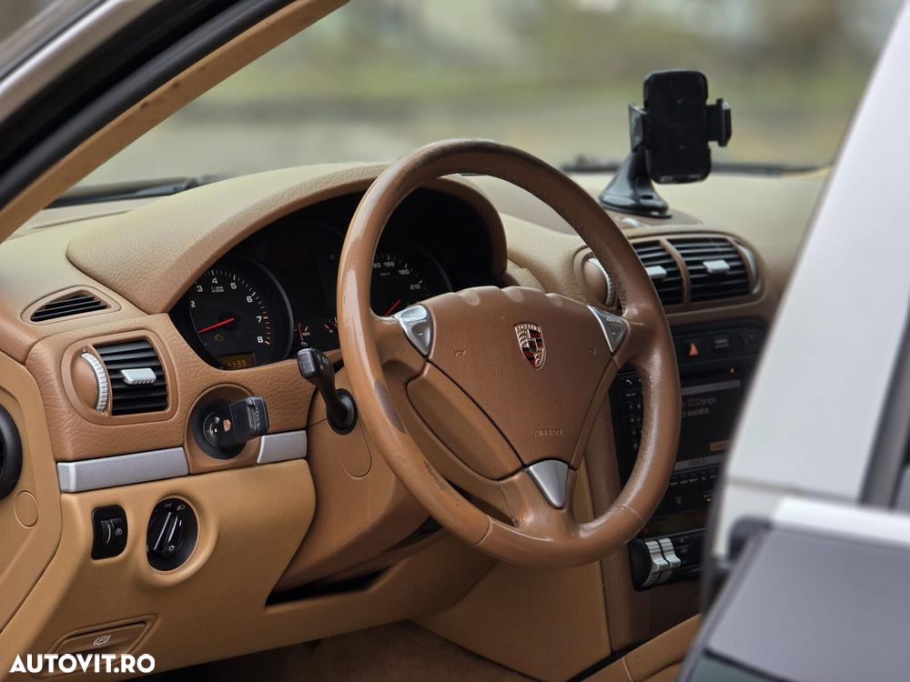 Porsche Cayenne Tiptronic S - 8