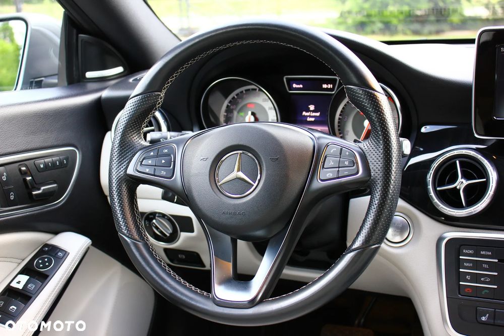 Mercedes-Benz CLA 250 4Matic 7G-DCT - 37