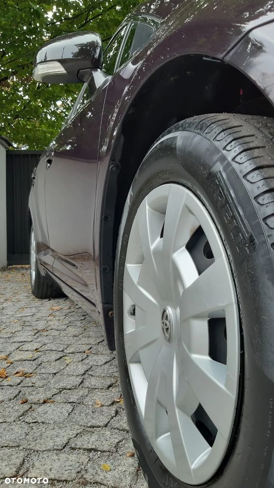 Toyota Avensis 1.6 Active - 21