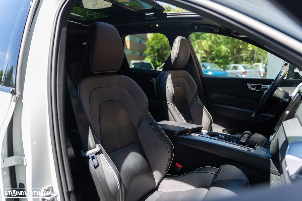 Volvo XC 60 2.0 T8 PHEV R-Design AWD - 25