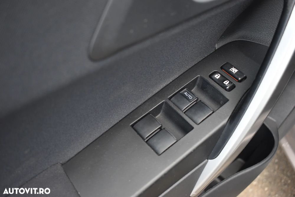 Toyota Auris 1.8 L VVT-i Luna - 17