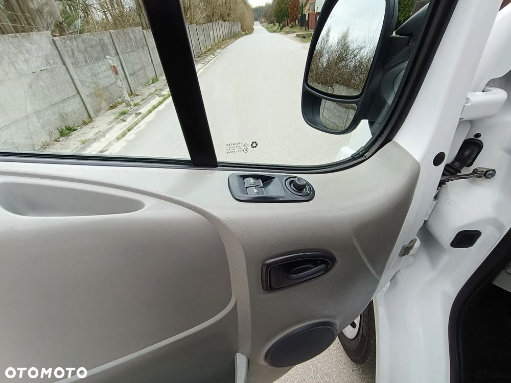 Opel Vivaro - 8