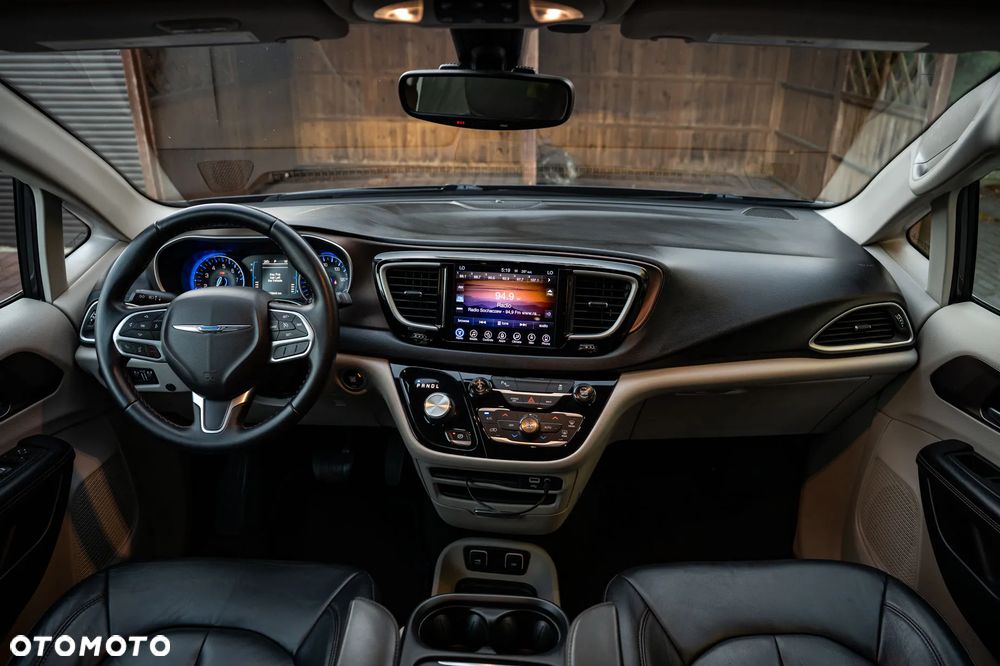 Chrysler Pacifica - 34
