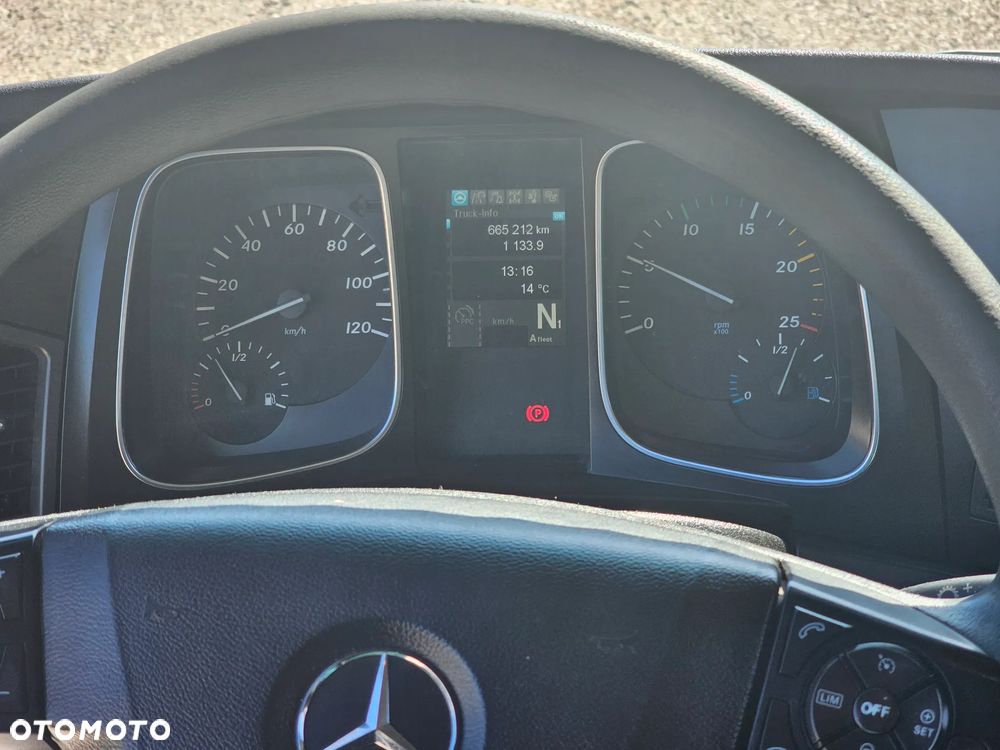 Mercedes-Benz Actros - 11