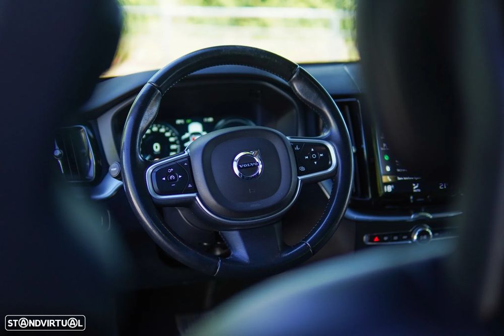 Volvo XC 60 2.0 T8 PHEV Momentum Plus AWD - 36