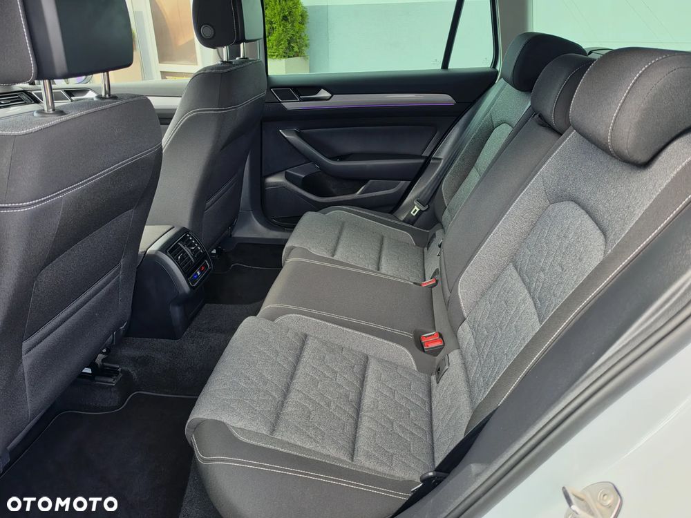 Volkswagen Passat Variant 2.0 TDI SCR DSG Conceptline - 21