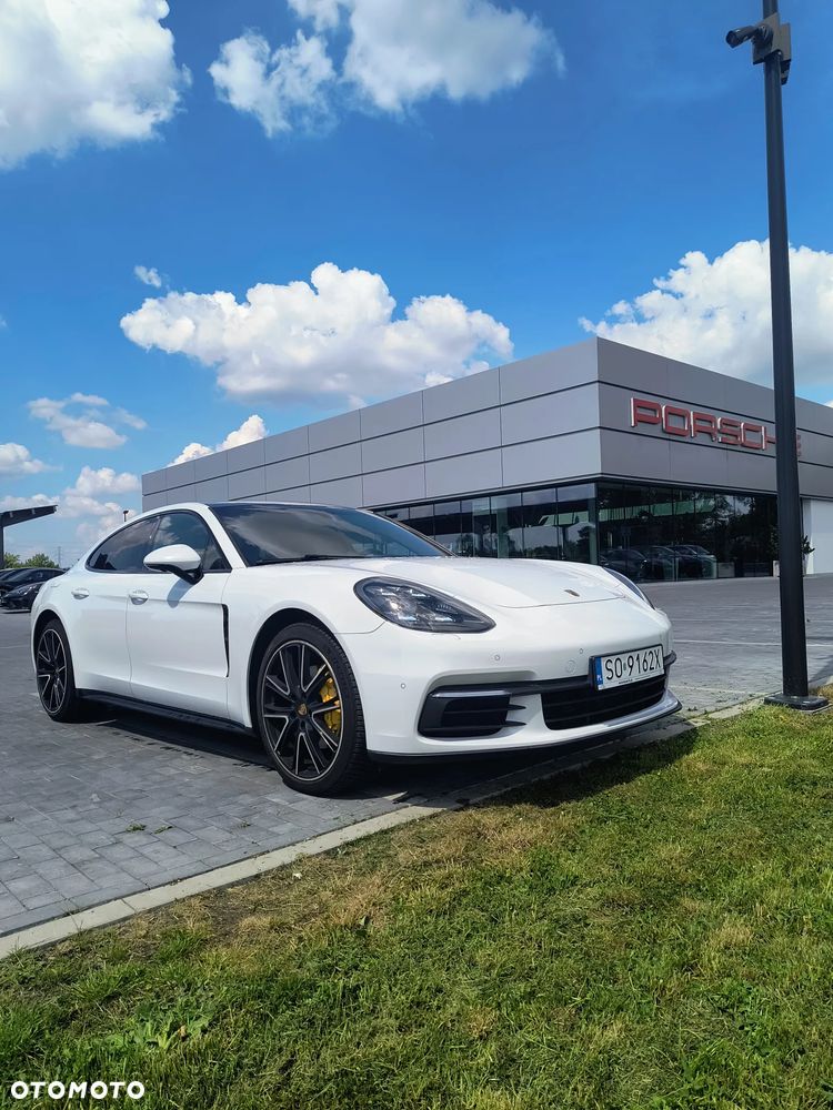 Porsche Panamera - 1