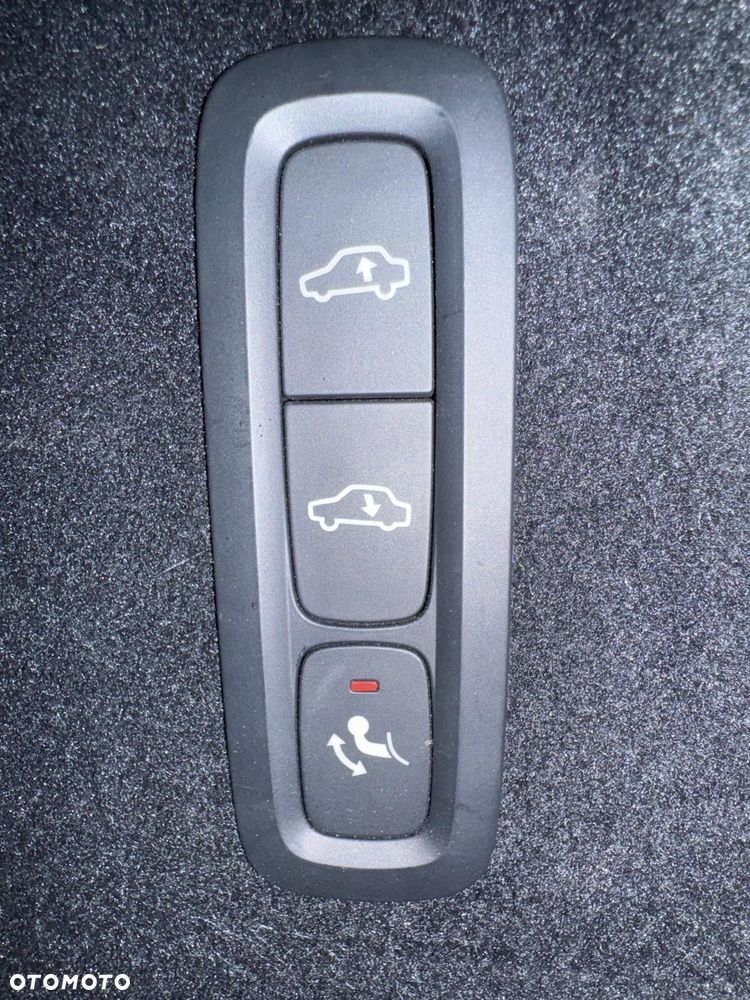 Volvo XC 60 T8 Plug-In Hybrid AWD Plus Black Edition - 32