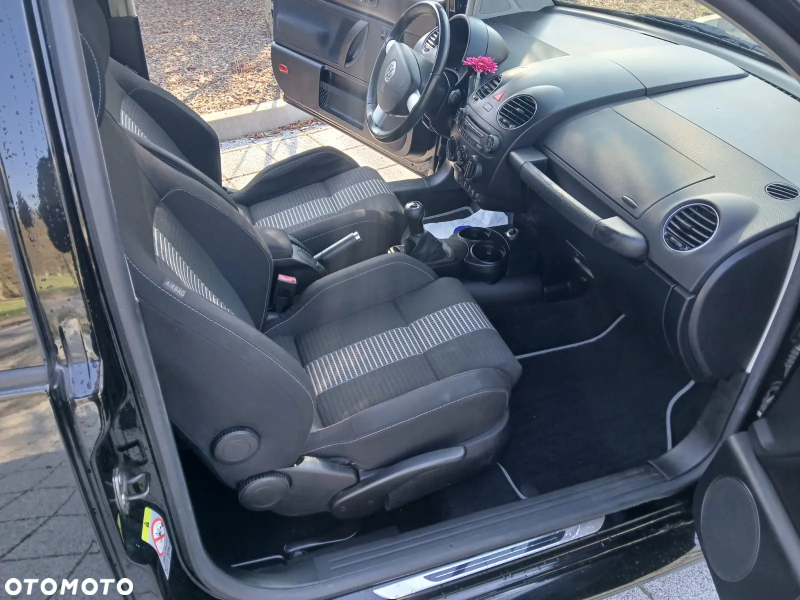 Volkswagen New Beetle - 16
