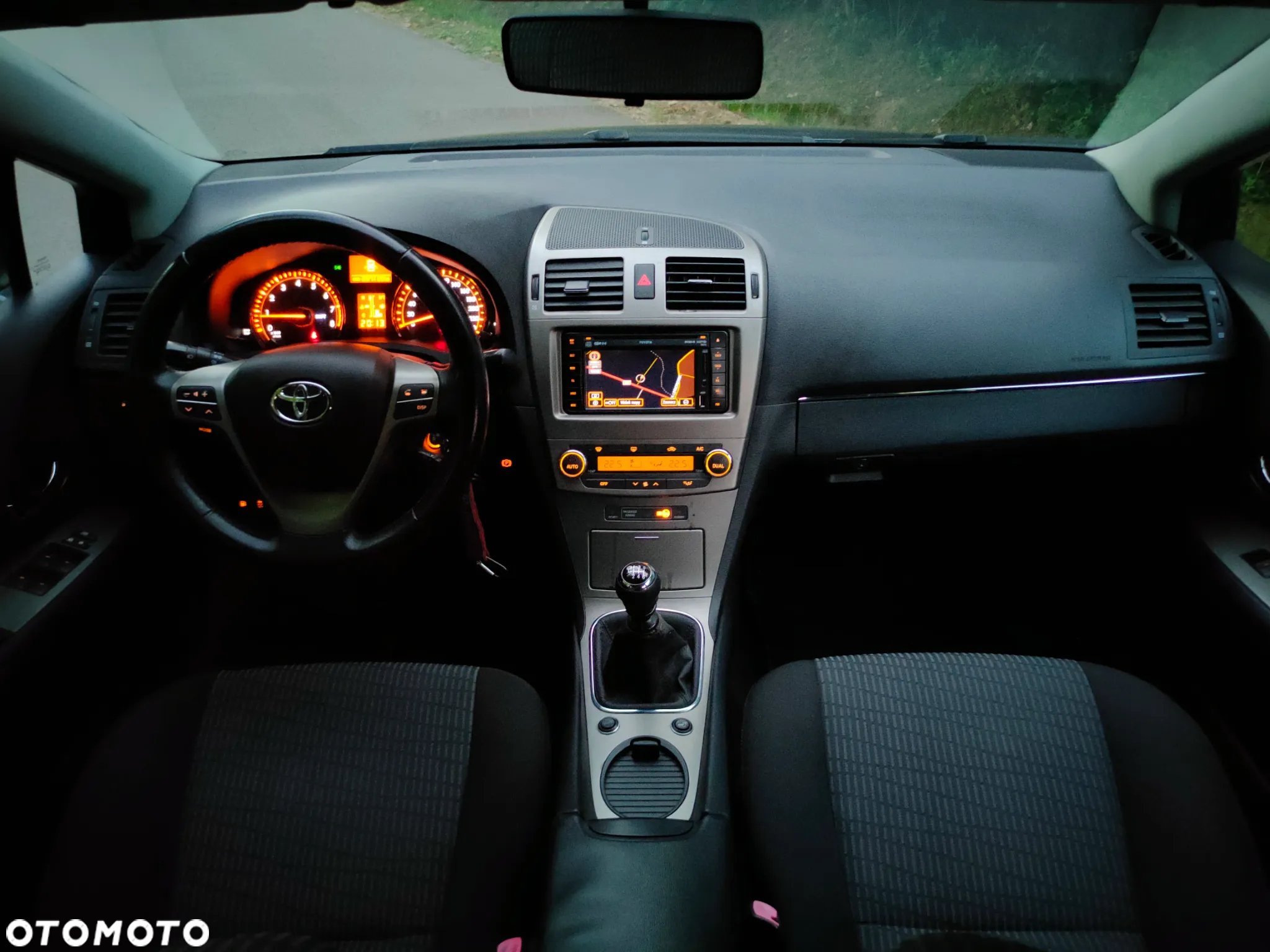 Toyota Avensis 1.8 Sol plus NAVI - 16
