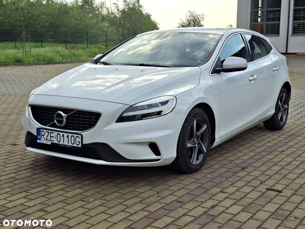 Volvo V40 D3 R-Design Momentum - 1