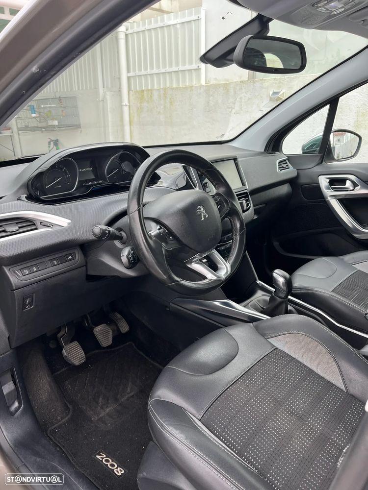 Peugeot 2008 1.2 PureTech Allure - 3