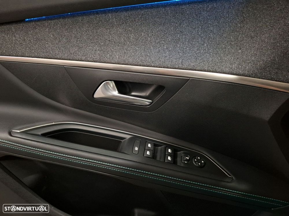 Peugeot 5008 1.2 PureTech Allure EAT8 - 24