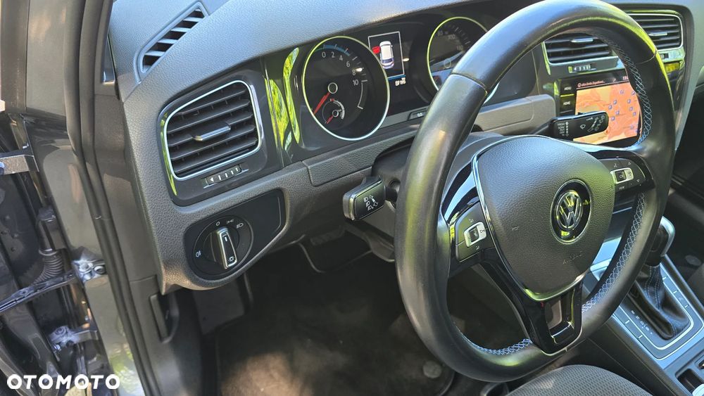 Volkswagen Golf - 6