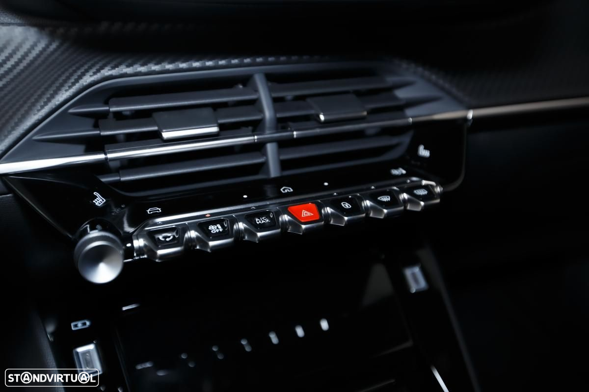 Peugeot 2008 1.2 PureTech Allure EAT8 - 21