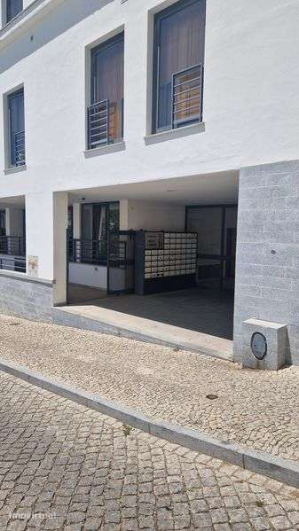 Arrendo apartamento T1 - Condomínio Teatro Évora - Grande imagem: 2/8