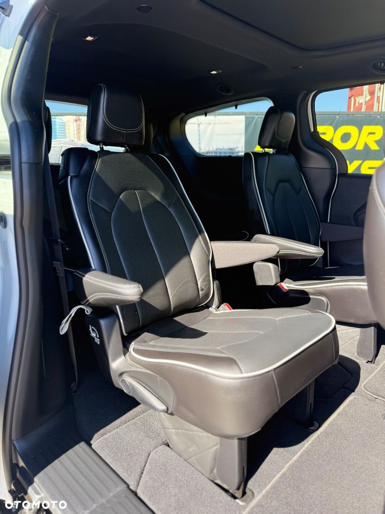 Chrysler Pacifica - 19