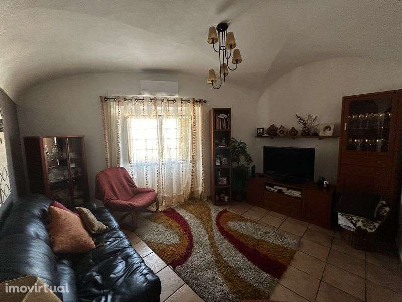 Moradia/Prédio com 3 andares - Grande imagem: 3/12