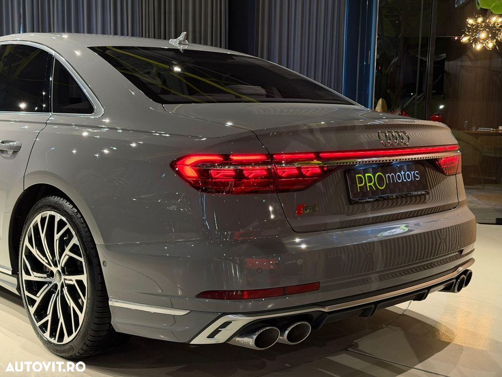Audi S8 - 10