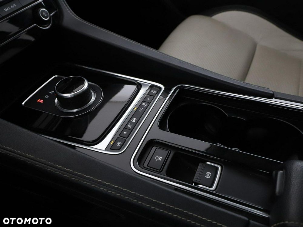 Jaguar F-Pace 2.0 i4D AWD R-Sport - 28