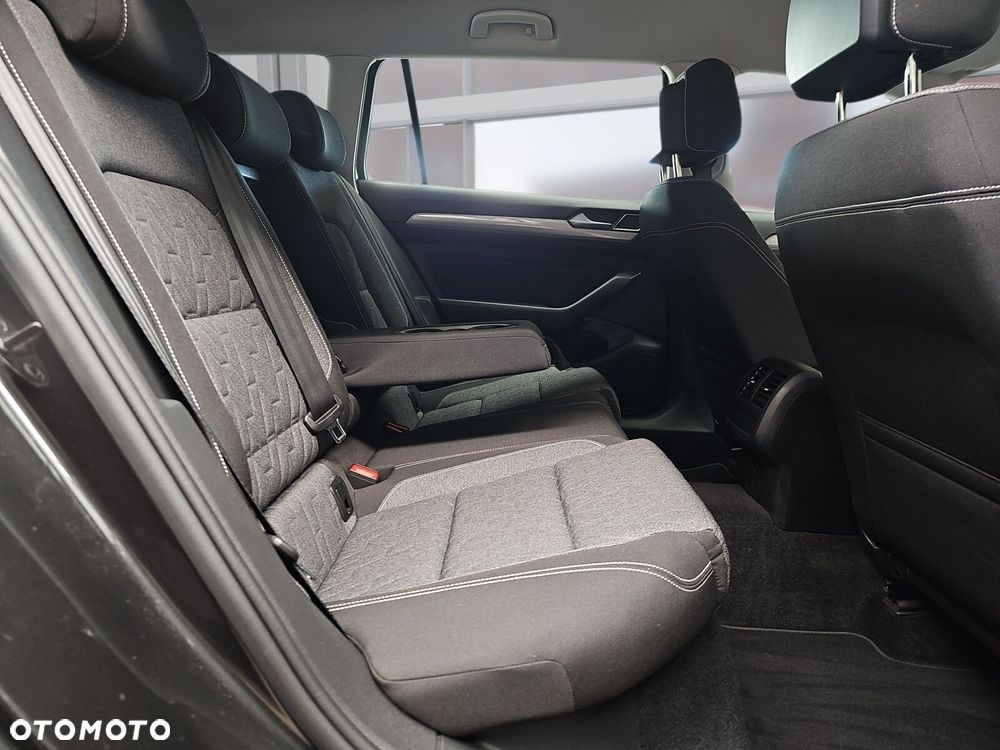 Volkswagen Passat - 19