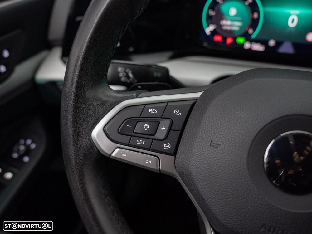 VW Golf 2.0 TDI Life DSG - 18