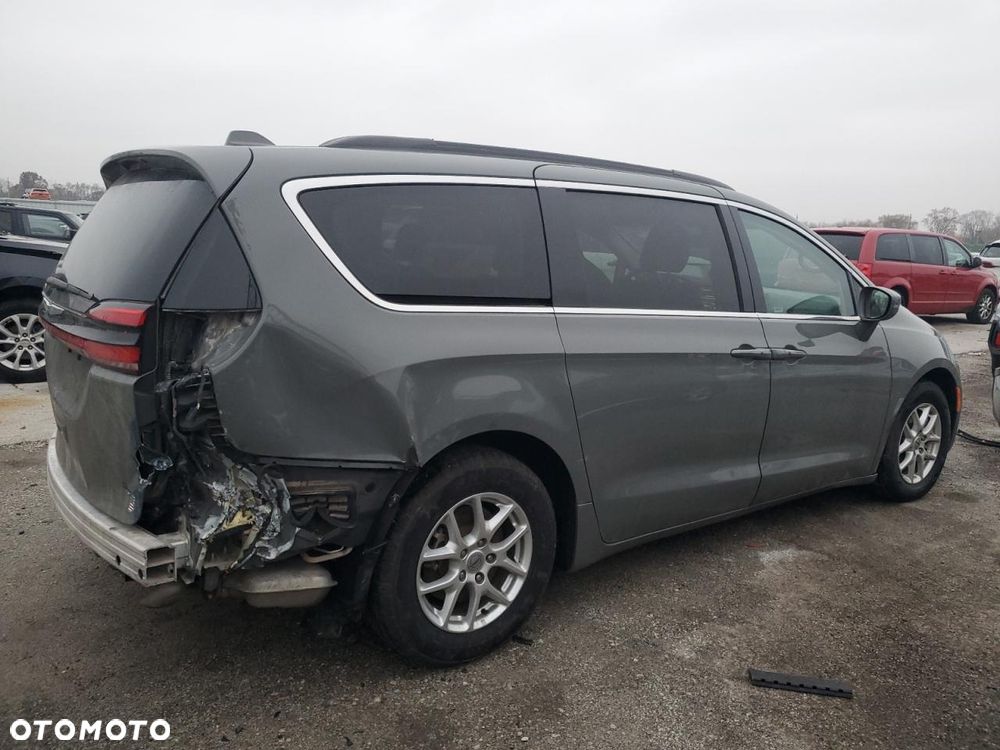 Chrysler Pacifica - 4