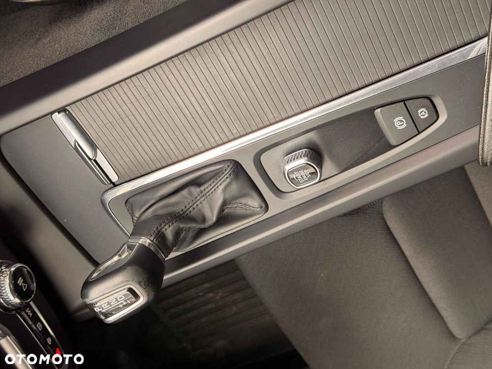 Volvo XC 60 D4 AWD Momentum - 31