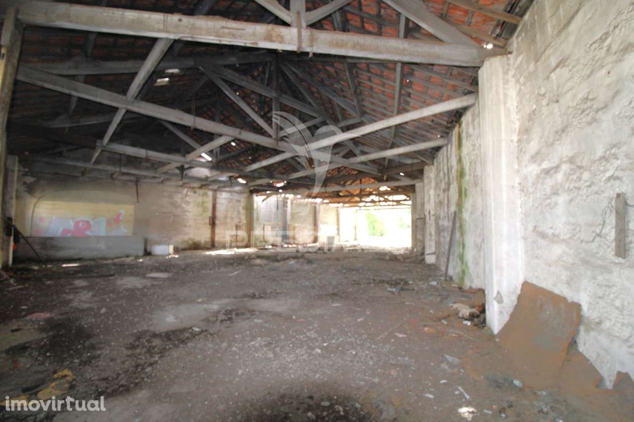 Armazém para Reconstrução  em  S. Romão do Coronado - Grande imagem: 3/13