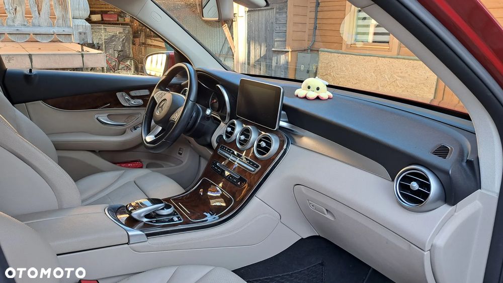 Mercedes-Benz GLC - 12