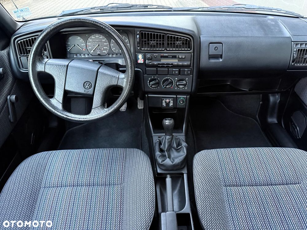 Volkswagen Passat 1.8 CL - 7