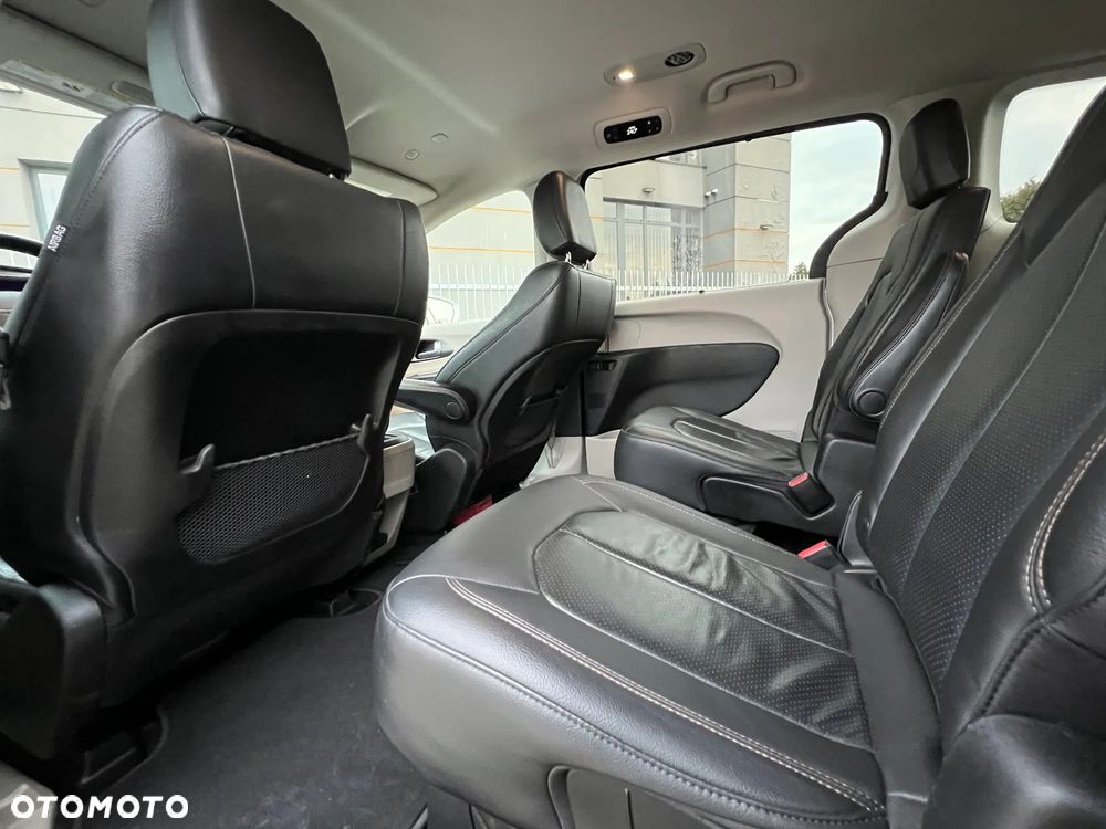 Chrysler Pacifica - 30