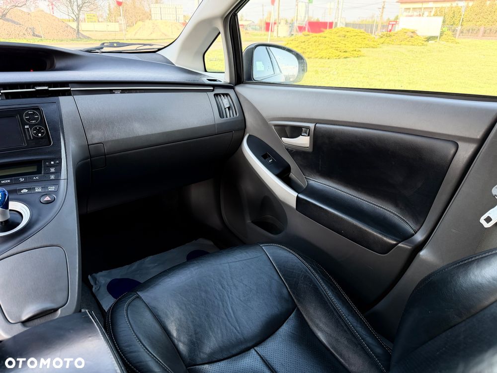 Toyota Prius 1.8 HSD Premium - 14