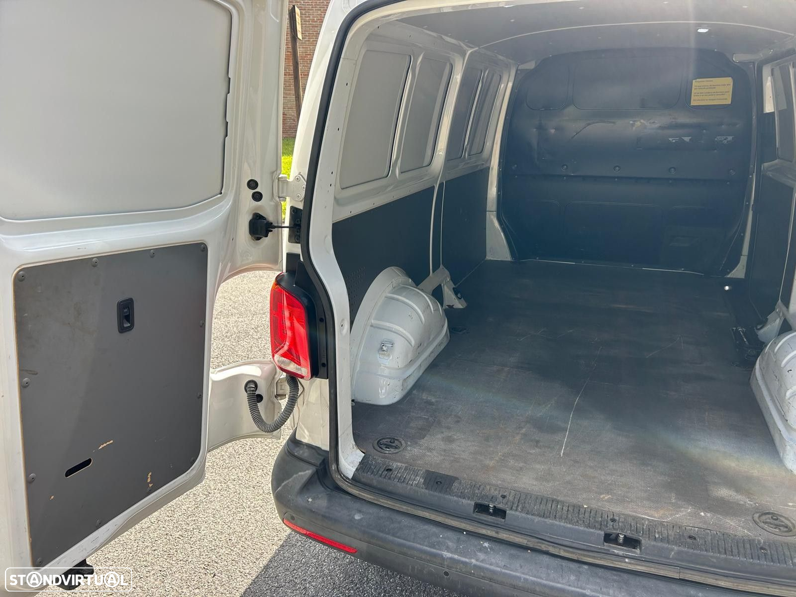 VW Transporter 2.0 TDI L.Business - 14